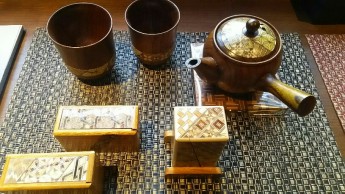 箱根寄木細工　　急須、湯のみ、爪楊枝入れ