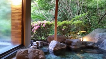 大浴場前のサツキです！