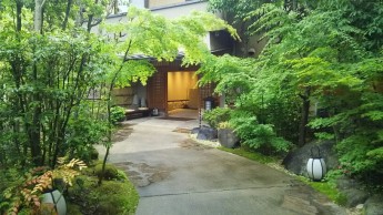 玄関までのアプローチ
