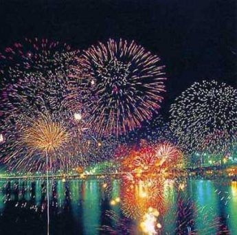 湯河原温泉海上花火大会