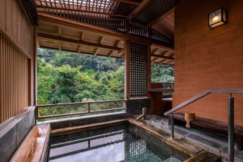 露天風呂付客室「万葉」