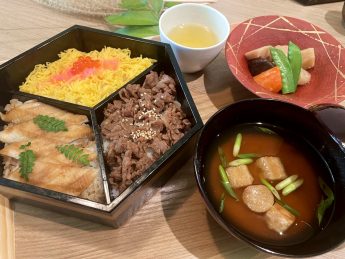 お部屋で楽しむ「三種折詰昼食」